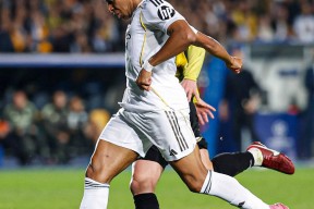 爱游戏在线登录 -欧冠赛后走向成谜；广东宏远手感冰凉；话题不断；心理建设被强调(欧冠皇马赛后庆祝)