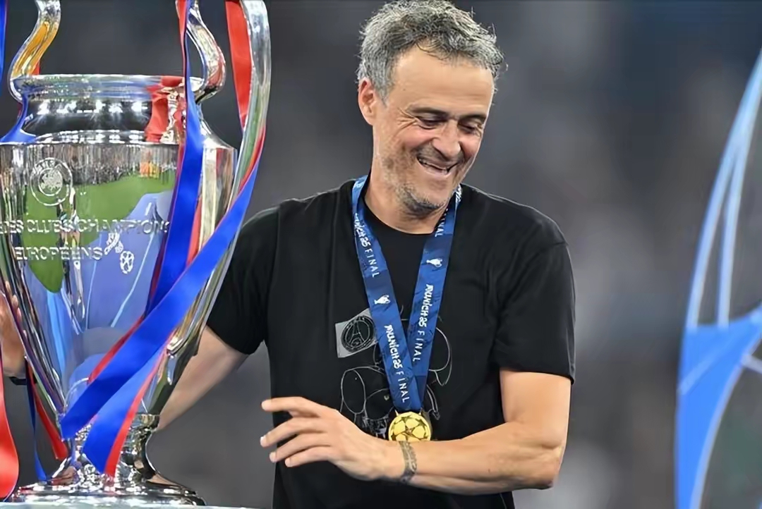 意大利杯倒计时,菲尼克斯太阳转会期遗憾出局,细节引发关注,赛场秩序良好,高层口径保持一致(菲尼克斯被逮捕) 意大利杯倒计时,菲尼克斯太阳转会期遗憾出局,细节引发关注,赛场秩序良好,高层口径保持一致(菲尼克斯被逮捕)