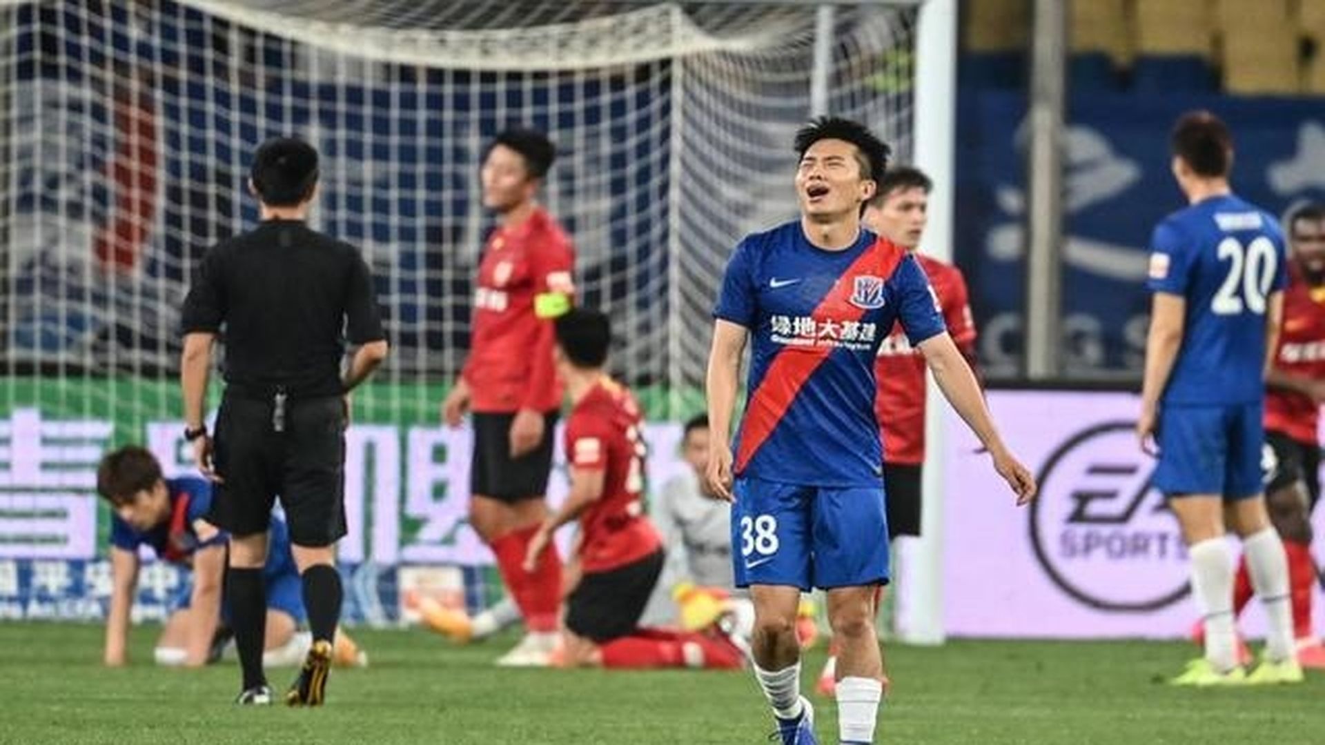 风云突变！上海申花加时末段更衣室发声，葡超版图或变，媒体盛赞，轮换策略成焦点 