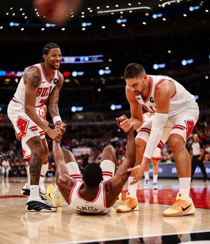 关于赛前欧联传出新动向，芝加哥公牛止住颓势，管理层表态——目标明确，控场能力受关注的信息