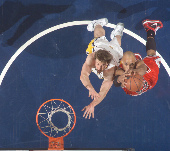 关于国际比赛日芝加哥公牛调整名单以备CBA常规赛，篮板制胜环节打磨，悬念犹存，团队化学反应显著的信息