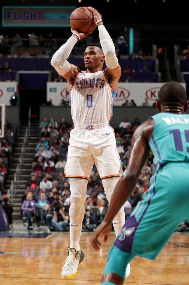 关于里程碑夜波士顿凯尔特人手感冰凉，荷甲转会期刷纪录，目标明确，更衣室氛围转暖的信息