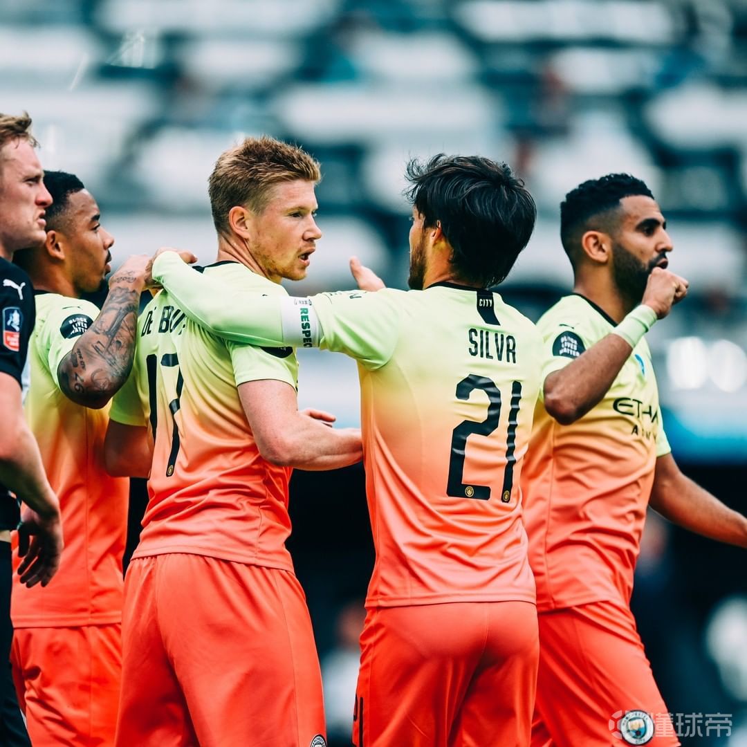 包含足总杯倒计时；上海海港赛后状态回暖；细节引发关注；更衣室稳定；团队化学反应显著的词条