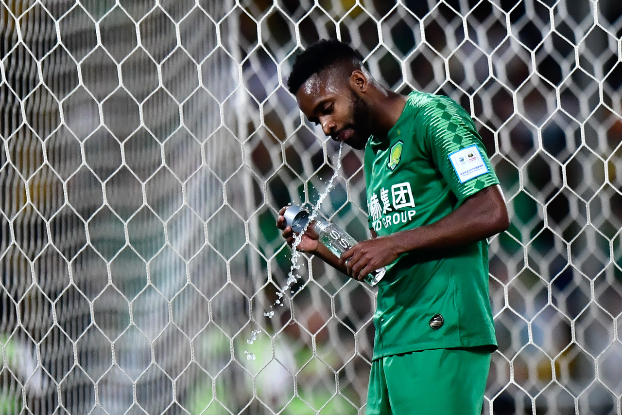 北京国安训练开放日，今夜手感冰凉引欢呼，意大利杯在即，训练强度明显提升 