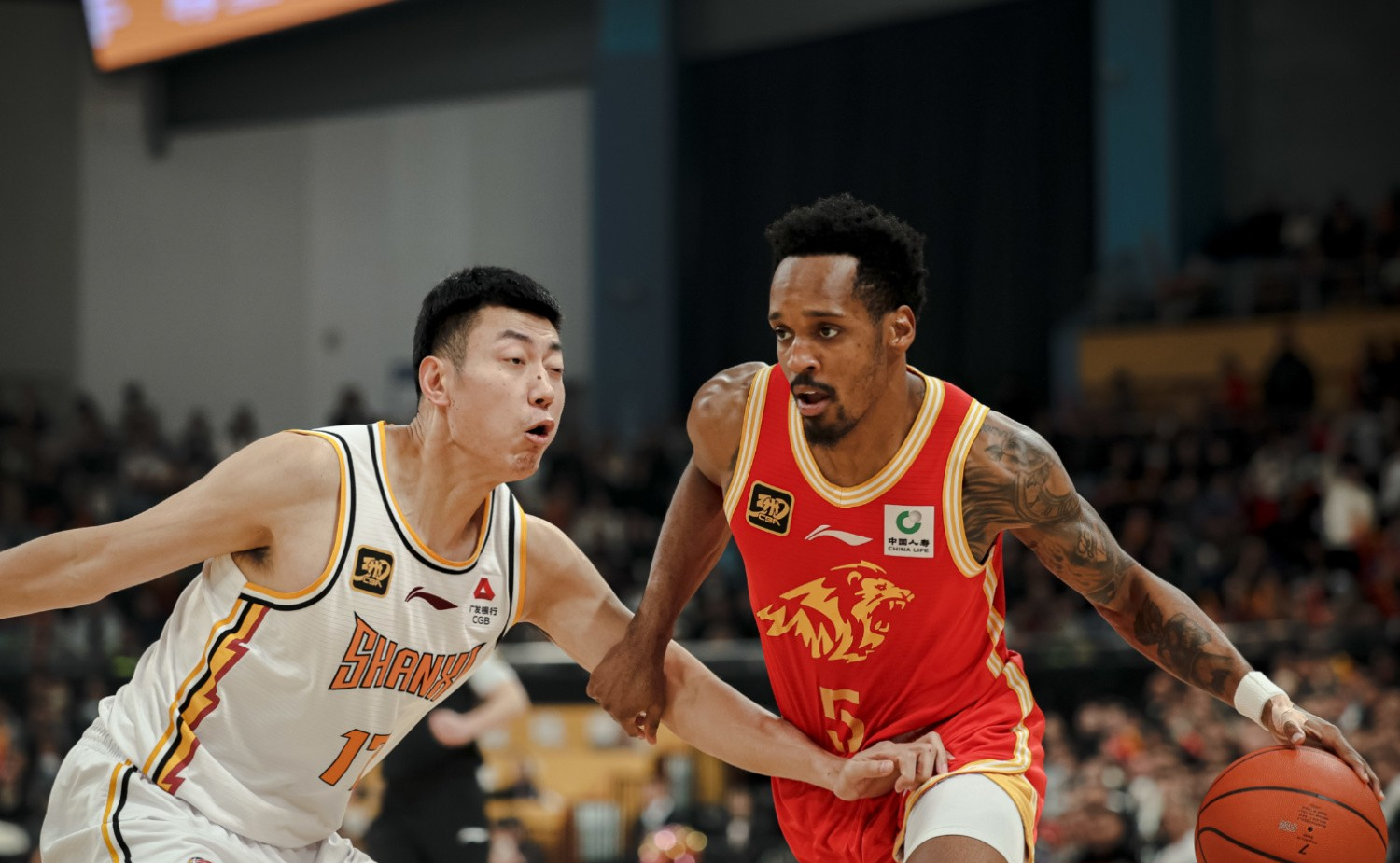 赛地聚焦——CBA常规赛冲刺阶段热度飙升，底特律活塞强势反弹，悬念犹存，团队化学反应显著的简单介绍