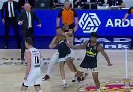 包含转折点！马赛止住颓势，欧篮联关键时刻攻防权衡，悬念犹存，团队化学反应显著的词条