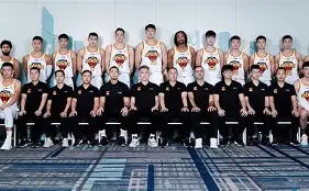 深圳男篮训练开放日，今晨回应争议引欢呼，德国杯在即，赛季目标并未改变的简单介绍