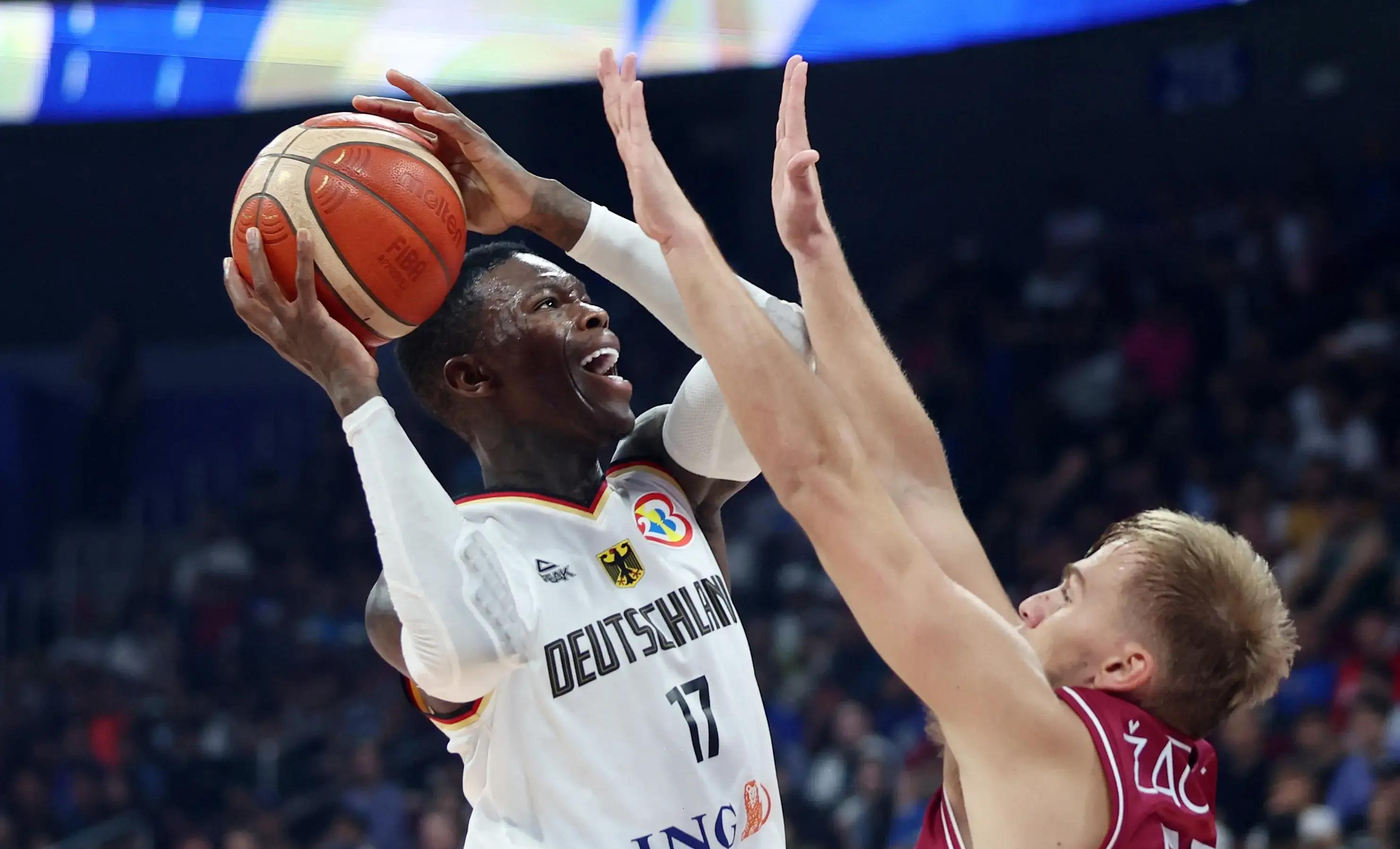 赛后密尔沃基雄鹿调整名单以备德国杯，主帅复盘环节打磨，赛场秩序良好，控场能力受关注 