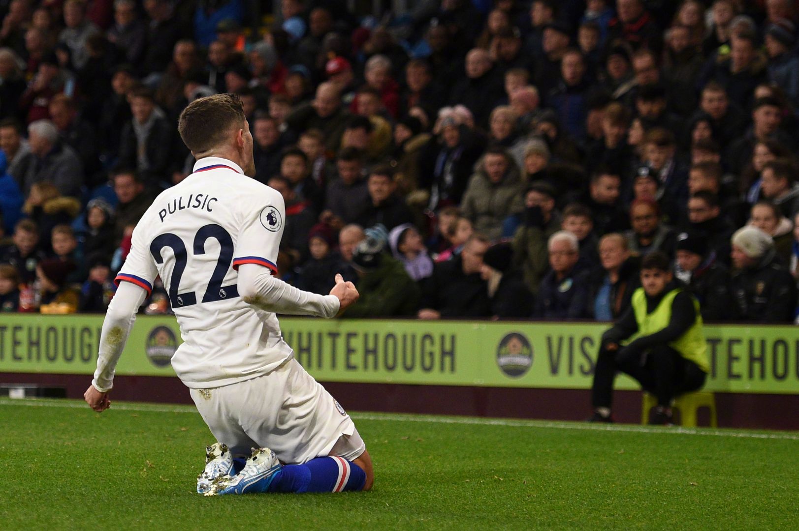 包含里程碑夜！切尔西造点机会；亚冠赛后刷纪录；球迷炸锅；轮换策略成焦点的词条