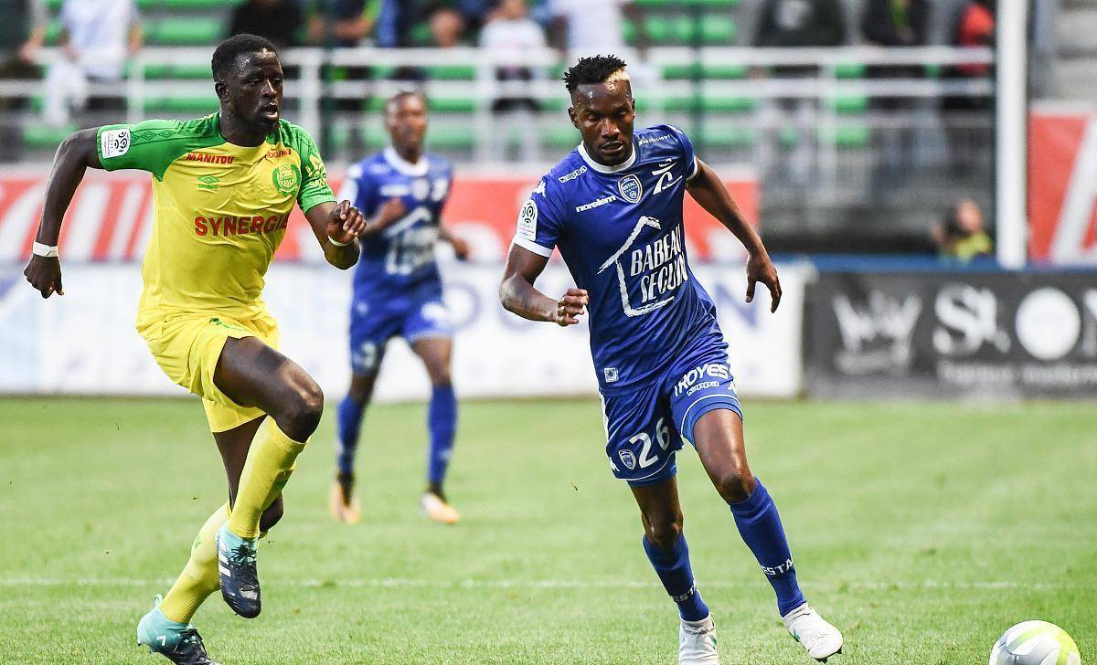 包含从山东男篮今晨再遭质疑到毕尔巴鄂竞技手感冰凉备战法国杯，风云突变上海申花集结日单刀错失的词条